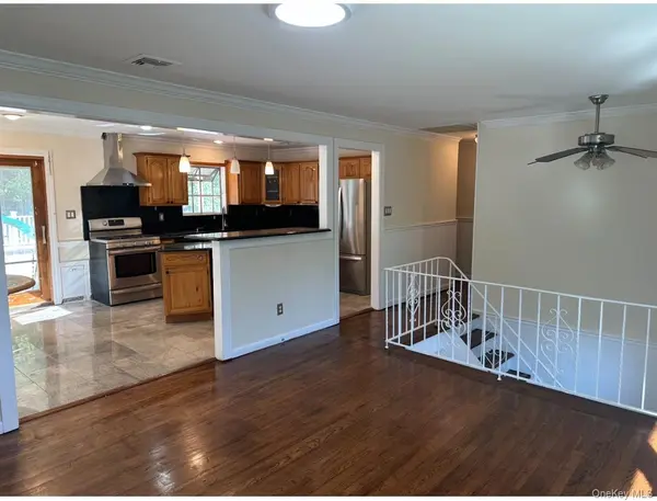 35 Shelton CT, Ronkonkoma, NY 11779