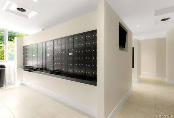70-25 Yellowstone BLVD #3U, Forest Hills, NY 11375