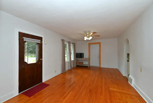 803 E Lake Street, Knox, IN 46534