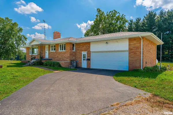 1015 1275th AVE, Lincoln, IL 62656