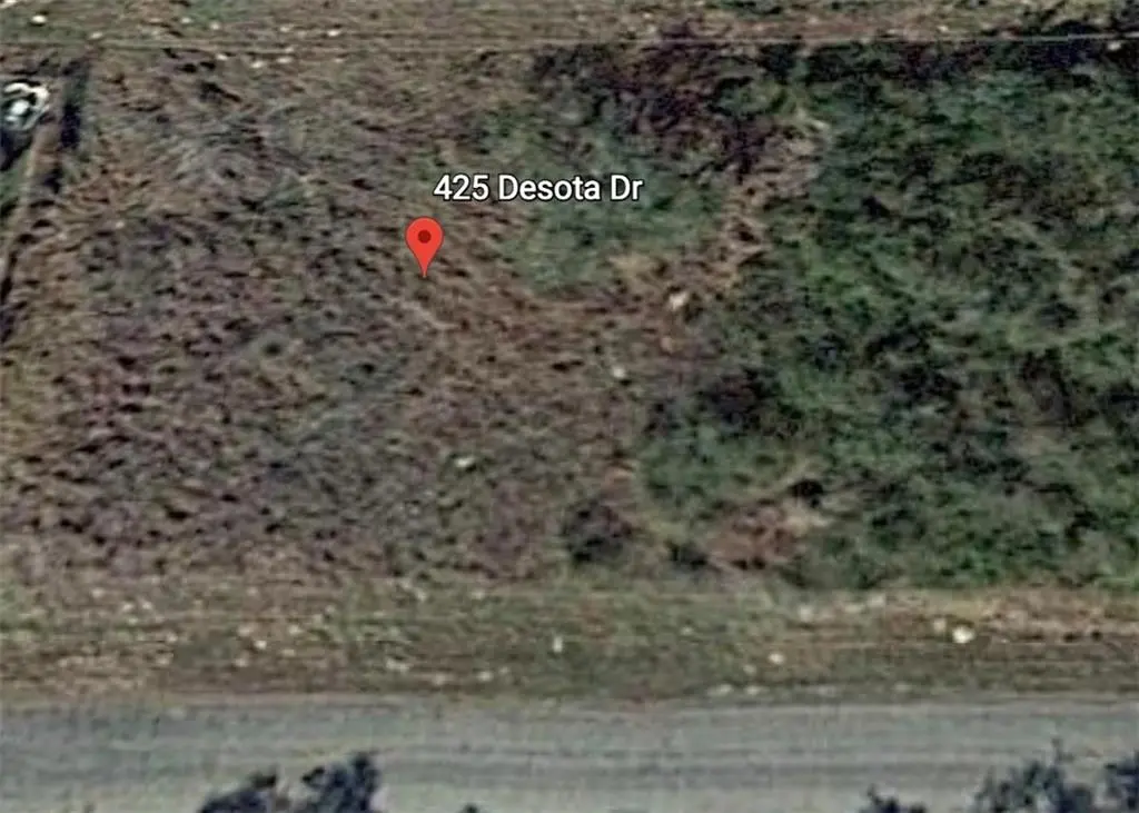 425 De Sota DR, Rockport, TX 78382