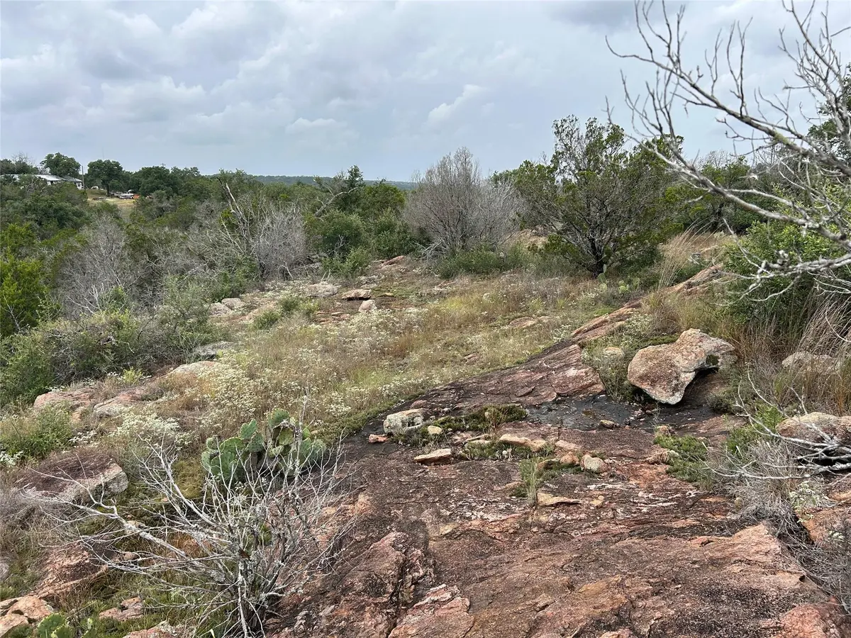 125 Live Oak RD, Burnet, TX 78611