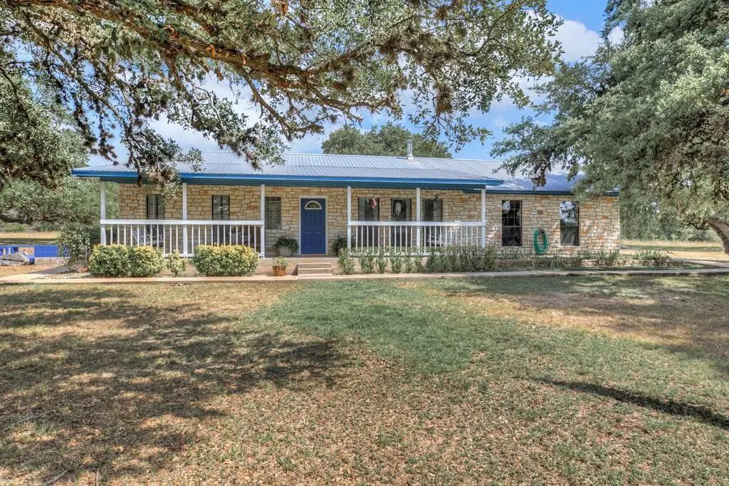 913 Settlers RD, San Marcos, TX 78666