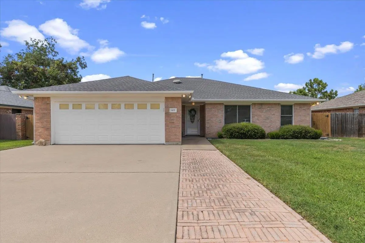 805 Craddock CT, Smithville, TX 78957