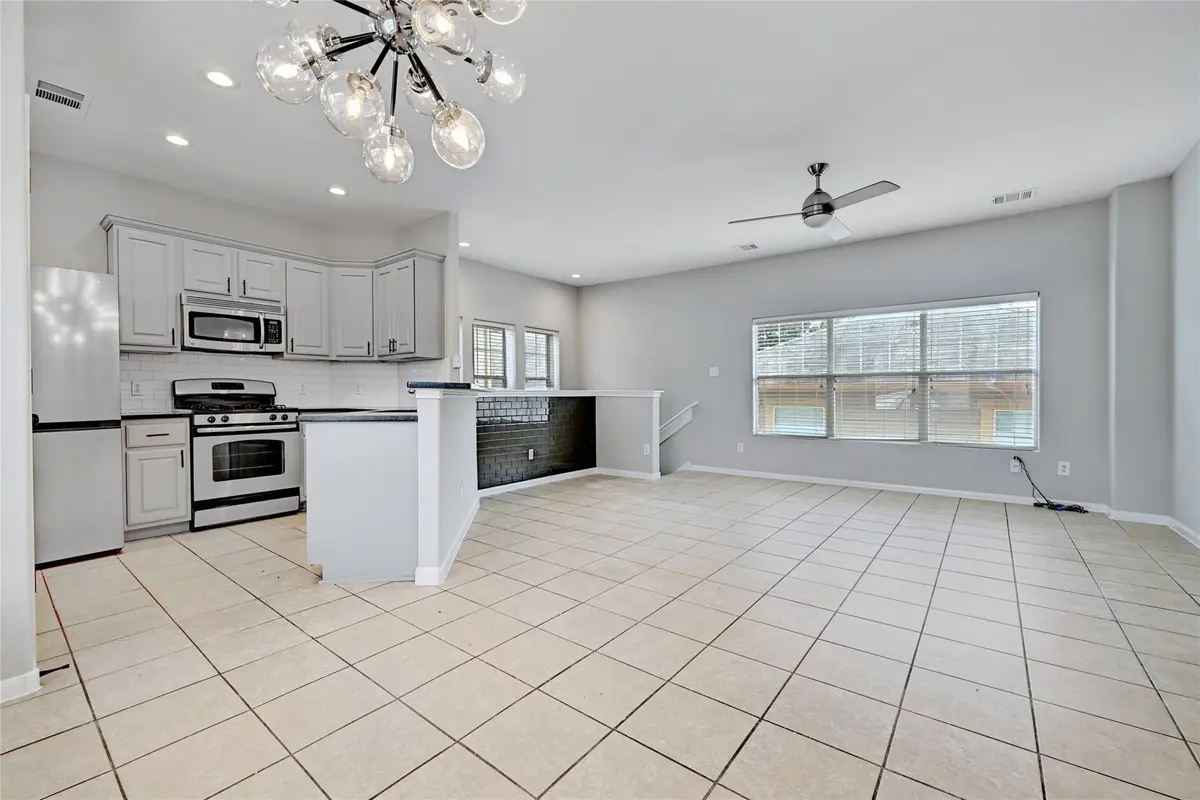 2909 Saville LOOP #10c, Austin, TX 78741