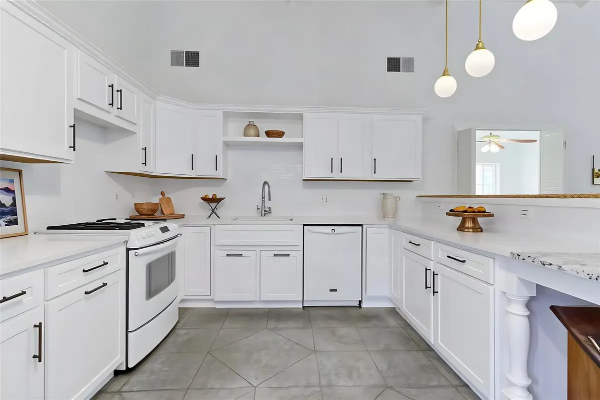 2084 Upper Elgin River RD, Elgin, TX 78621