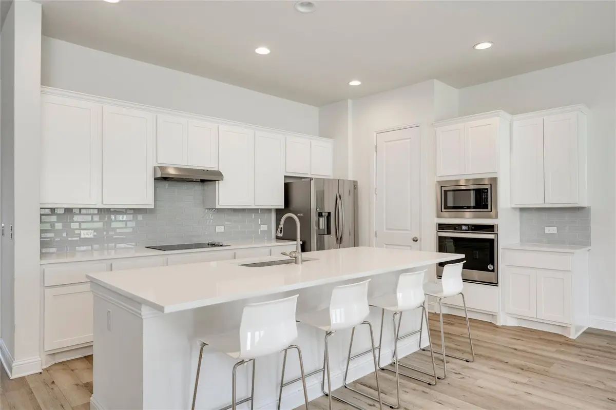 9813 Evening Canopy DR, Manor, TX 78653