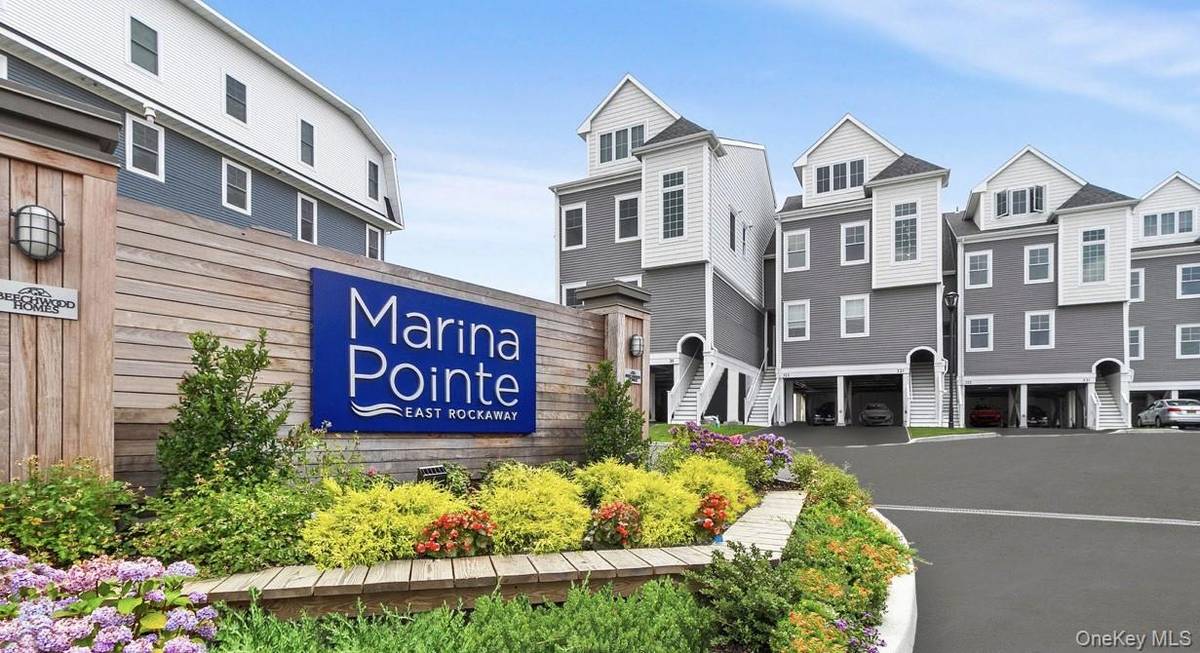 121 Marina Pointe DR #121, East Rockaway, NY 11518