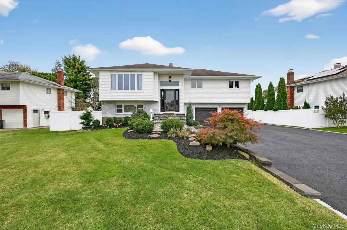 12 Farmstead RD, Commack, NY 11725