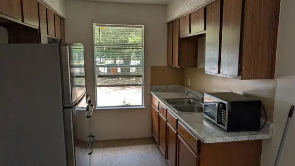 6105 Ada CT #B, Austin, TX 78744