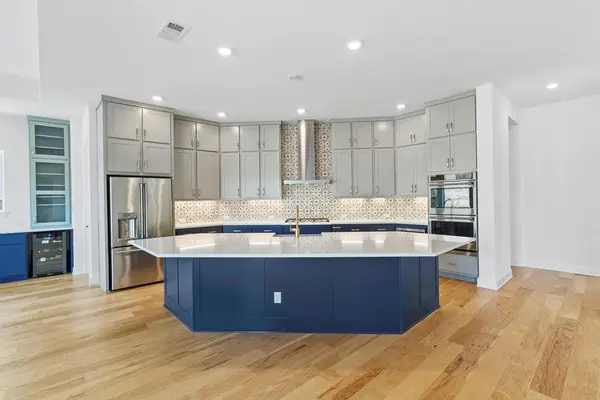 151 Starfire DR, Dripping Springs, TX 78620