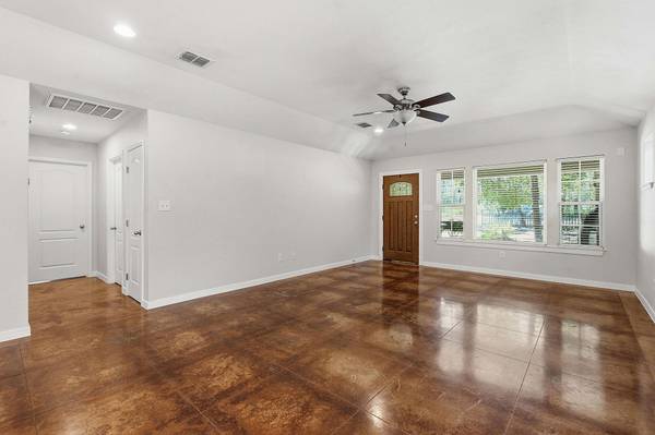1105 Delmar ST, San Marcos, TX 78666
