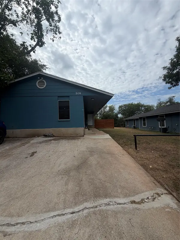 509 Central Ave #B, Elgin, TX 78621