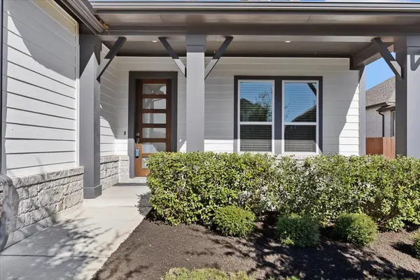 908 Knowles DR, Hutto, TX 78634