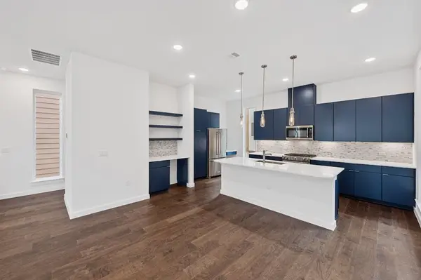 6823 Wolfcreek PASS #6, Austin, TX 78749