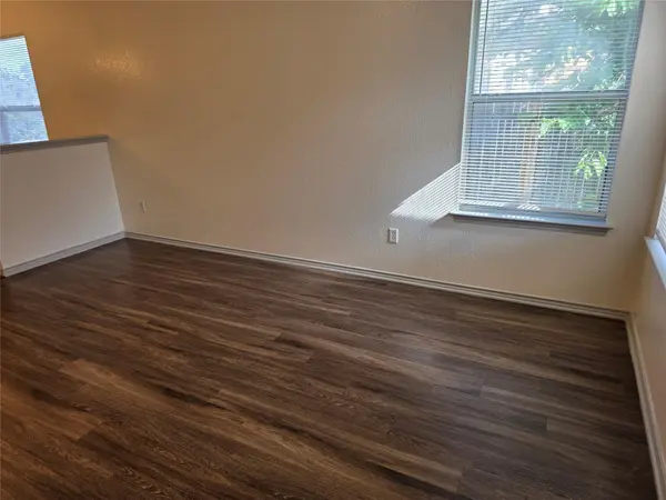 319 Riverwalk DR, Hutto, TX 78634