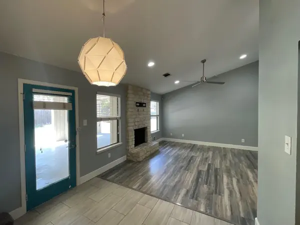 8900 Linton DR, Austin, TX 78748