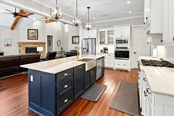 14448 Meadow Glen RD, Lindale, TX 75771