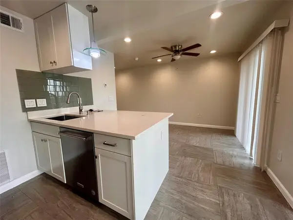 901 E 40th ST #102, Austin, TX 78751