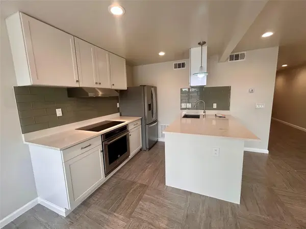 901 E 40th ST #102, Austin, TX 78751