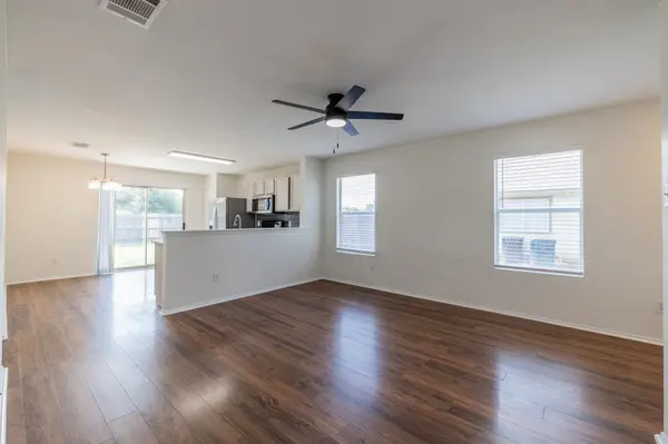 306 Quail Hollow DR, Hutto, TX 78634