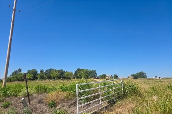 1650 County Road 421, Taylor, TX 76574