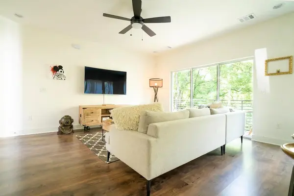 1160 Lott Ave #B, Austin, TX 78721