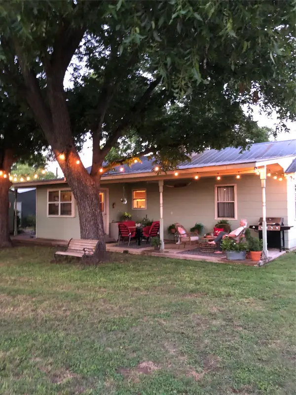 1132 Thiele LN, Fredericksburg, TX 78624