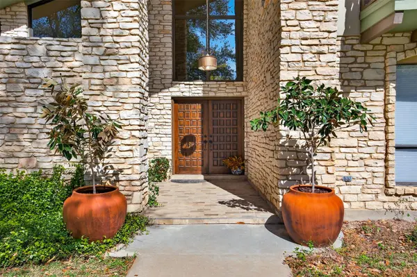 201 S Contour DR, Gonzales, TX 78629