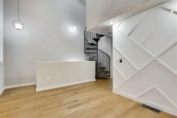 913 Duncan LN #203, Austin, TX 78705
