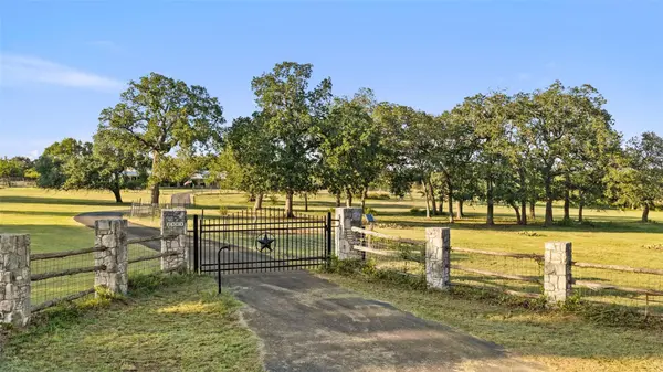 2501 LONE MAN MOUNTAIN RD, Wimberley, TX 78676