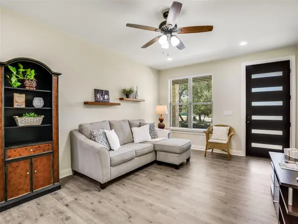 18803 Hogan CIR #16, Point Venture, TX 78645
