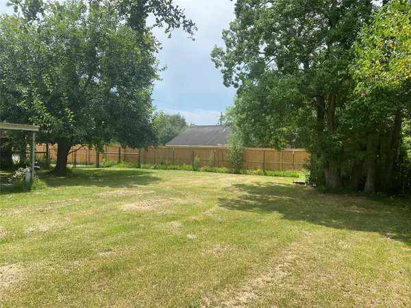 920 W Buccaneer DR W, Anahuac, TX 77665