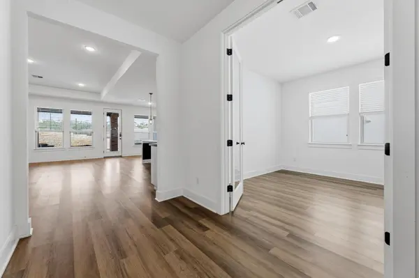 1404 Castalo LN, Leander, TX 78641