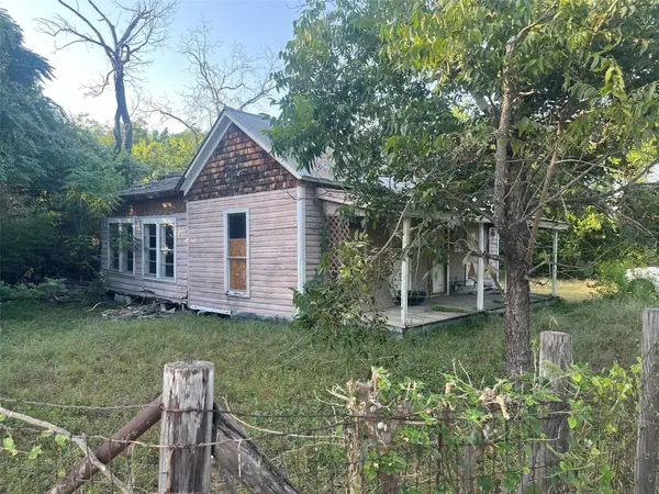 710 S College Ave, Cameron, TX 76520