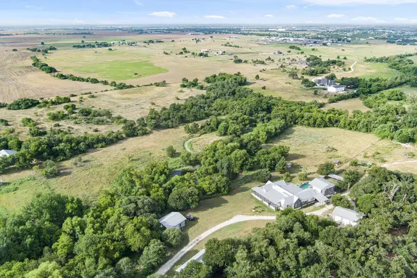 100 S Dewberry Creek TRL, Hutto, TX 78634