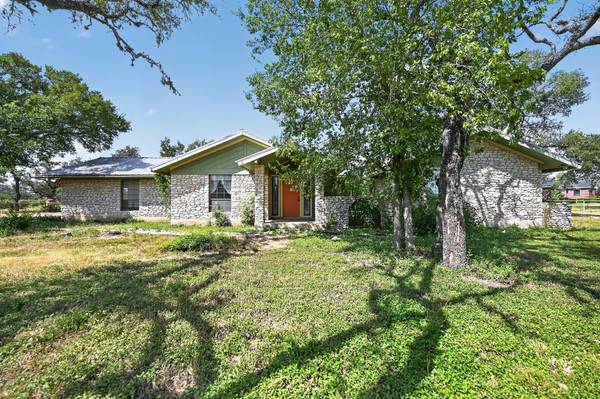 29 Country Oaks DR,  Buda,  TX 78610