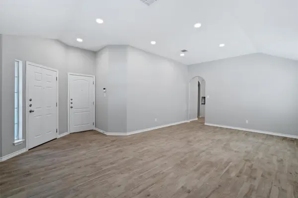 1083 Zeus CIR, Round Rock, TX 78665