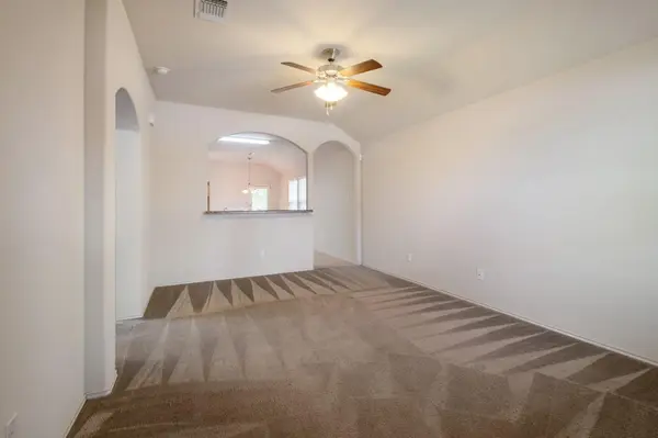 100 Azurite DR, Jarrell, TX 76537
