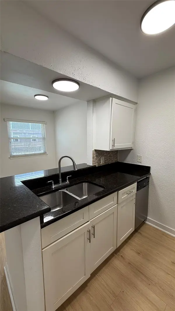 2401 Manor RD #126, Austin, TX 78722
