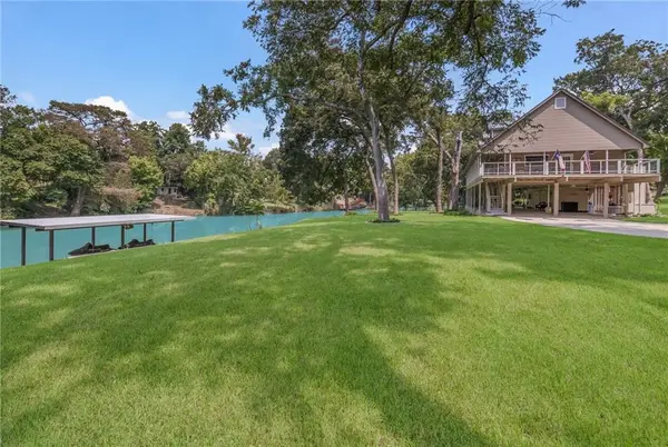 1 River Oak DR,  Seguin,  TX 78155