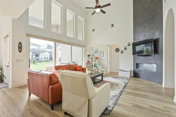 933 Trevi Fontana DR, Leander, TX 78641