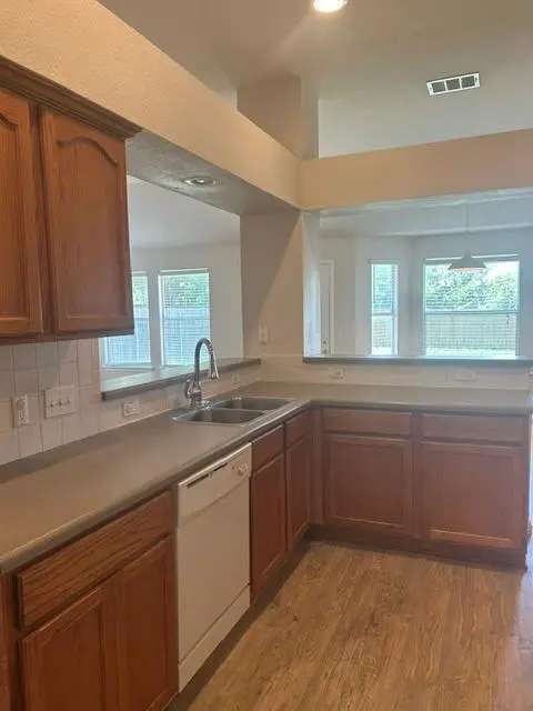 108 Pond WAY, Hutto, TX 78634