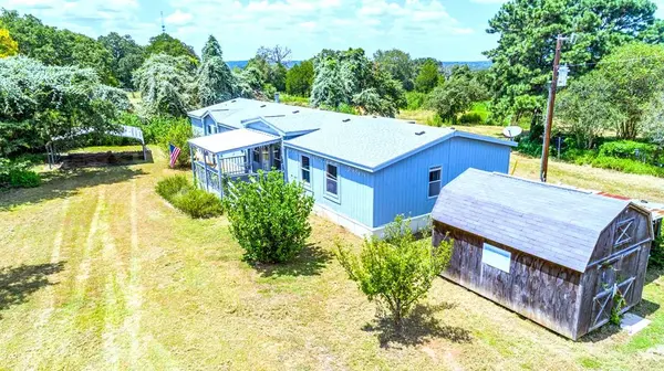 166 Rosanky Cattle Company RD, Smithville, TX 78957