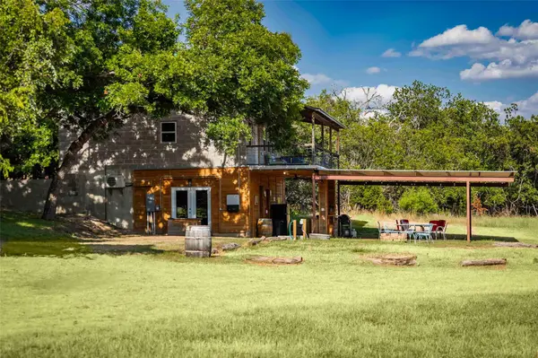 95 Loma LN, Fredericksburg, TX 78739