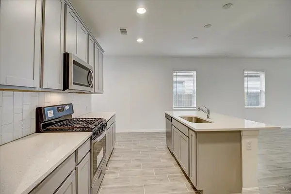 117 Lacey Oak LOOP, San Marcos, TX 78666