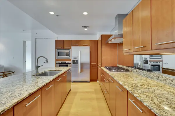 210 Lee Barton DR #308, Austin, TX 78704