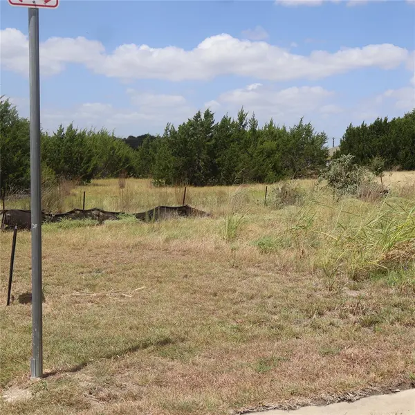 105 Mesones RD, Florence, TX 76527