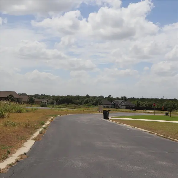 105 Mesones RD, Florence, TX 76527