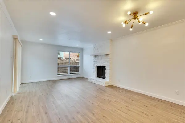 6910 Lovely LN, Austin, TX 78744